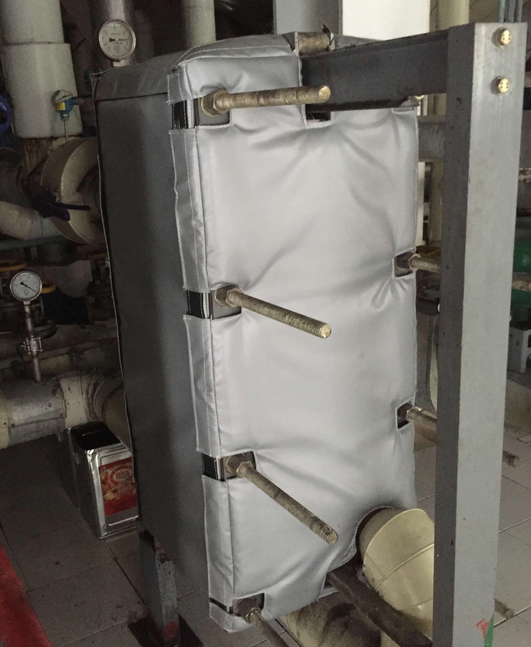 板式<a href=http://m.jmwfg.com.cn/e/tags/?tagname=%E6%8D%A2%E7%83%AD%E5%99%A8%E4%BF%9D%E6%B8%A9 target=_blank class=infotextkey>換熱器保溫</a>套