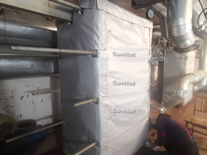 板式<a href=http://m.jmwfg.com.cn/e/tags/?tagname=%E6%8D%A2%E7%83%AD%E5%99%A8%E4%BF%9D%E6%B8%A9 target=_blank class=infotextkey>換熱器保溫</a>,<a href=http://m.jmwfg.com.cn/e/tags/?tagname=%E5%8F%AF%E6%8B%86%E5%8D%B8%E4%BF%9D%E6%B8%A9%E5%A5%97 target=_blank class=infotextkey>可拆卸<a href=http://m.jmwfg.com.cn/e/tags/?tagname=%E4%BF%9D%E6%B8%A9%E5%A5%97 target=_blank class=infotextkey>保溫套</a></a>